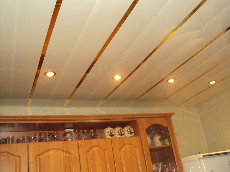 Плюсы и минусы стеновых панелей на кухне